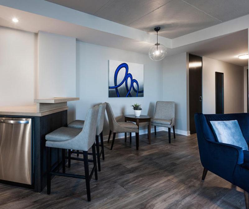 Imperia Hotel Et Suites ブーシャーヴィル エクステリア 写真