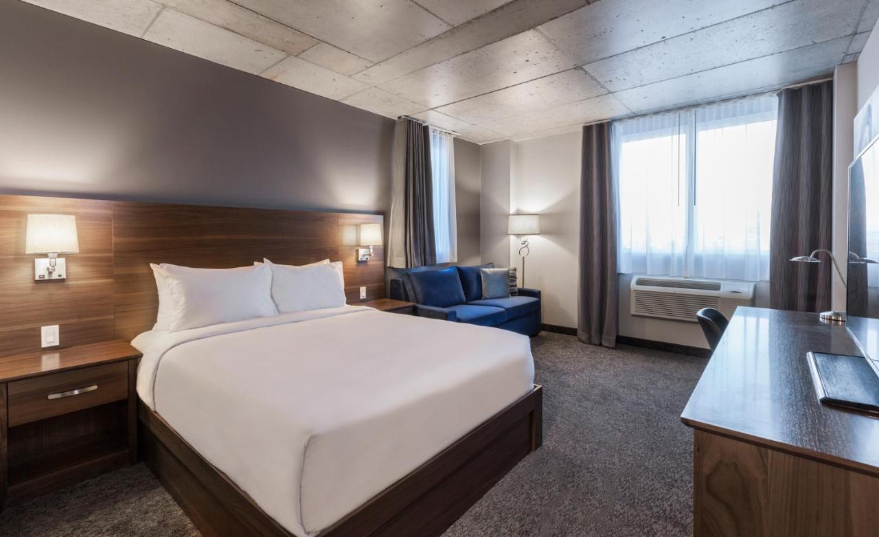 Imperia Hotel Et Suites ブーシャーヴィル エクステリア 写真