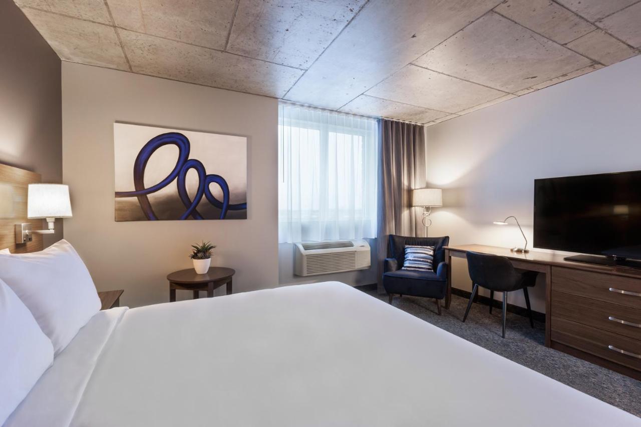 Imperia Hotel Et Suites ブーシャーヴィル エクステリア 写真