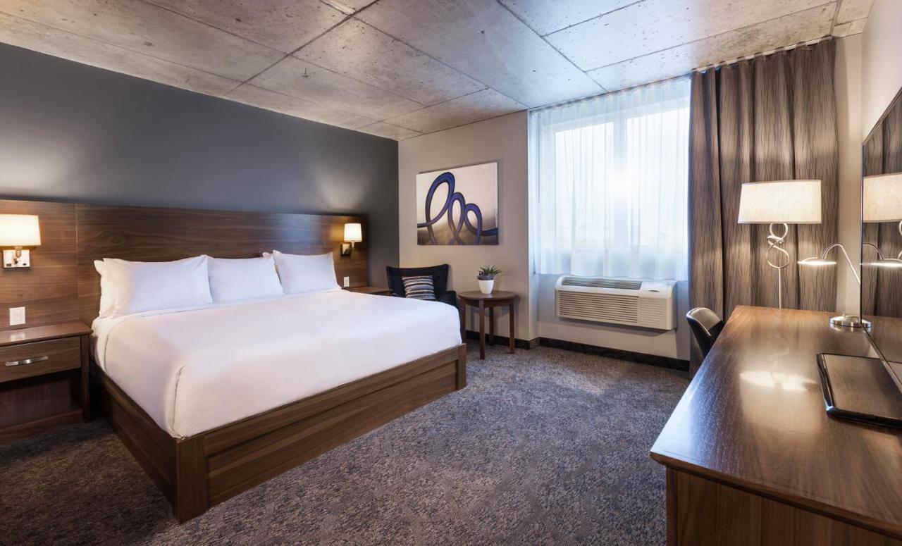 Imperia Hotel Et Suites ブーシャーヴィル エクステリア 写真
