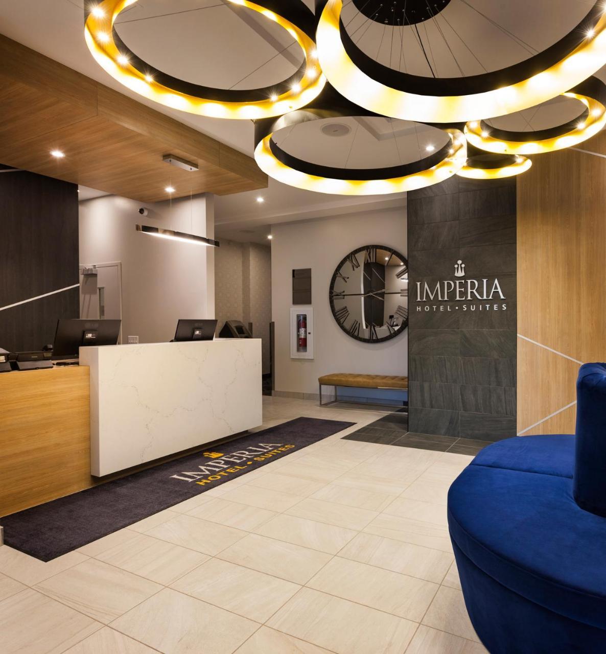Imperia Hotel Et Suites ブーシャーヴィル エクステリア 写真