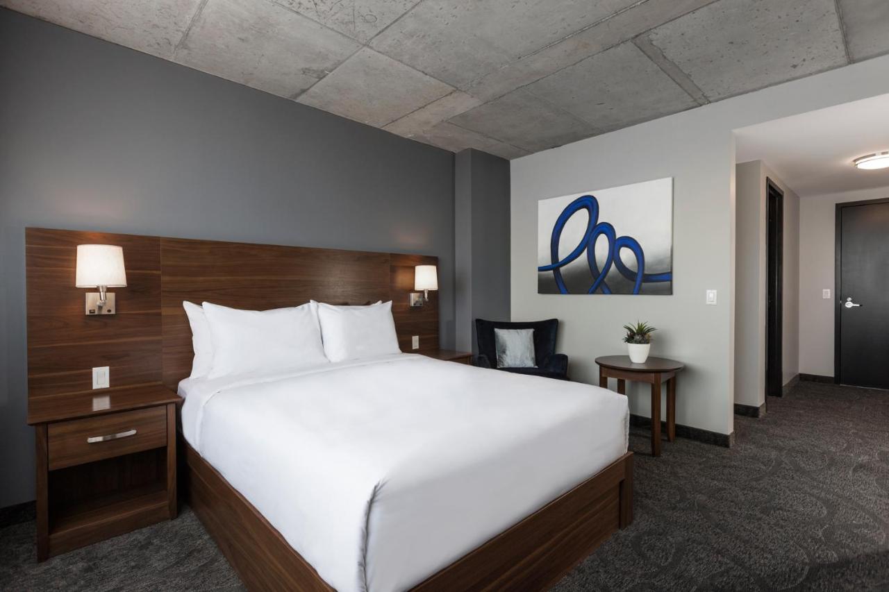 Imperia Hotel Et Suites ブーシャーヴィル エクステリア 写真